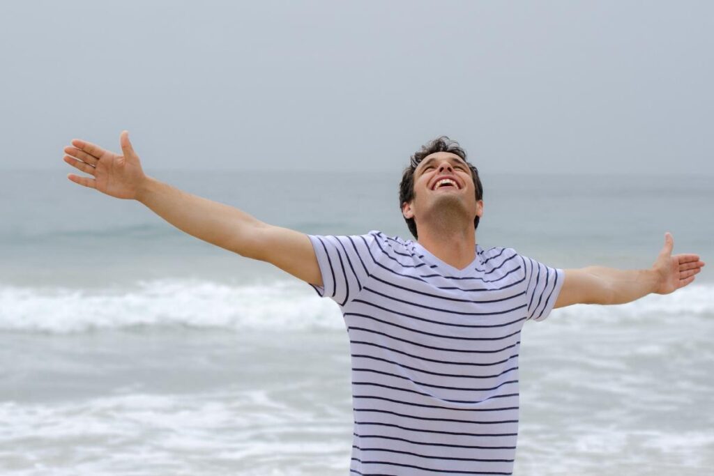 A autoaceitação é um processo de reconhecimento e aceitação de quem somos, com todas as nossas características, qualidades, imperfeições e peculiaridades.