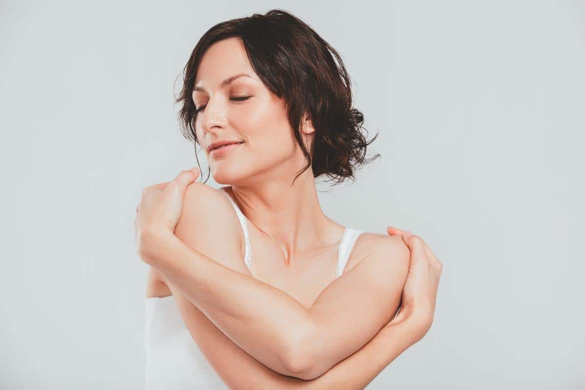 Autoaceitação: O Caminho para o Bem-Estar e a Felicidade 6 mulher com autoaceitacao Autoaceitação: O Caminho para o Bem-Estar e a Felicidade